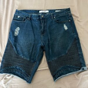 •Guess Slim Shorts
•Size w 38
•Slim fit
•Worn once (brand new
•$25 or best offer